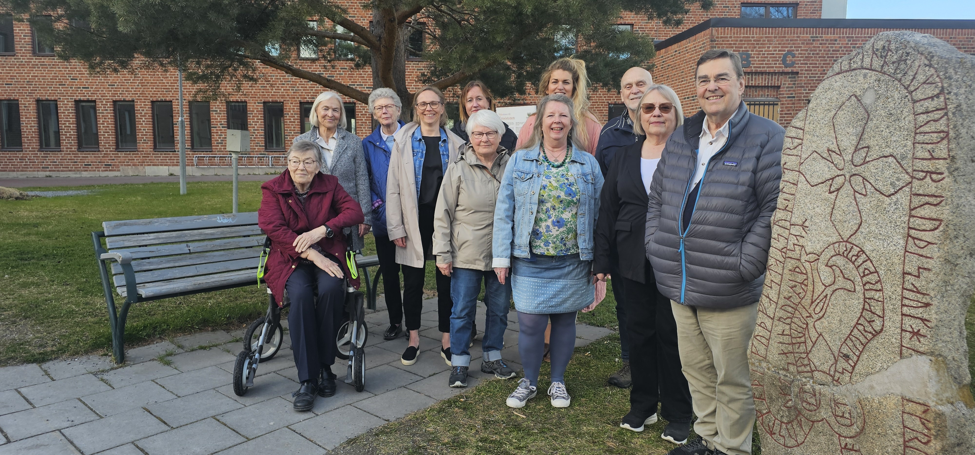 Från vänster till höger: Lena-Karin Lundgren, Anna-Lisa Gärdin, Ingrid Borgström, Carolina Hasselström, Eva-Marie Karlsson, Ulla Larsson, Jeanette Olovsson (längs bak), Lilian Edström, Ingemar Lindvert, Kärstin Eriksson och Göran Modén.