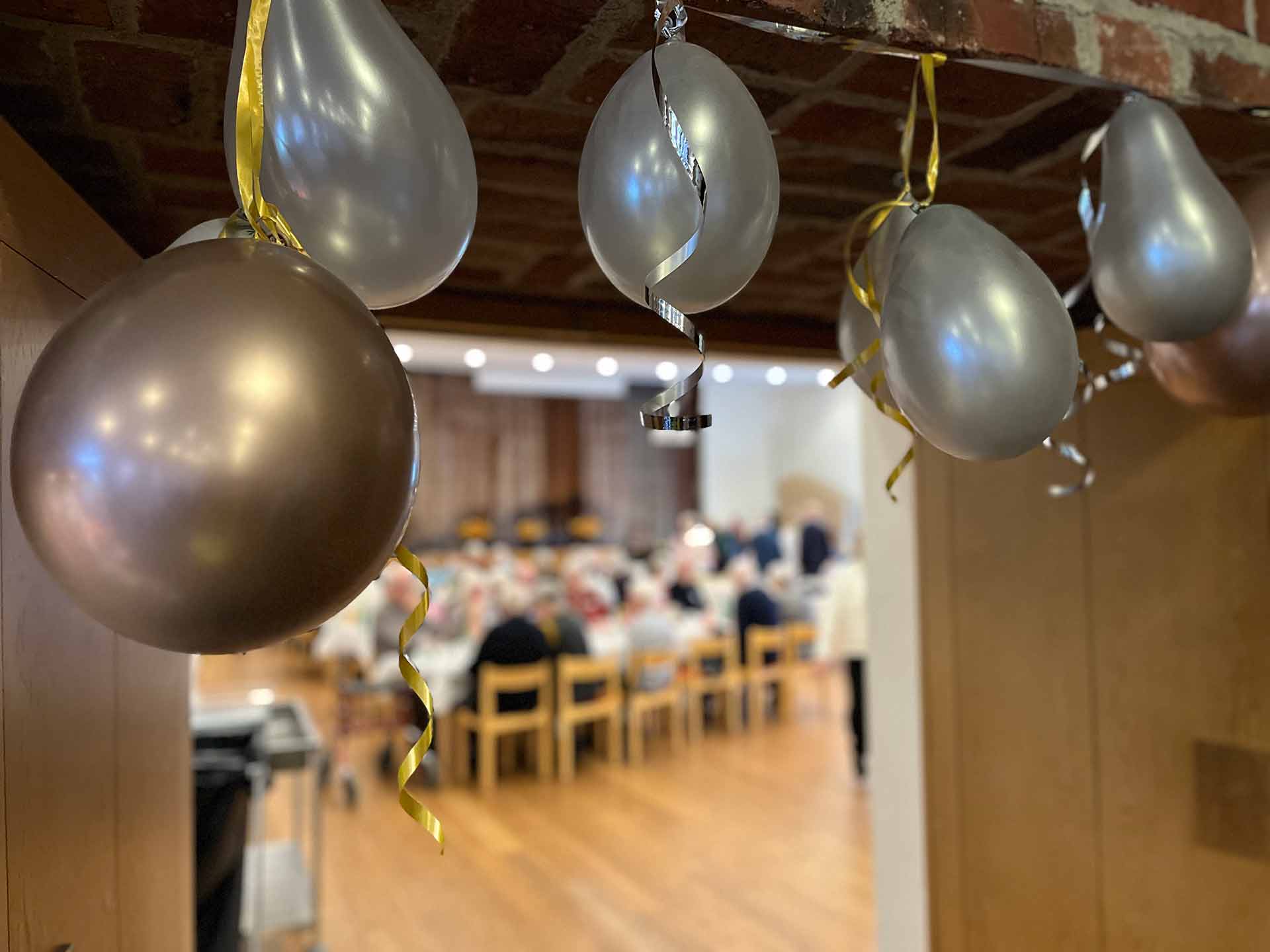 Välkomnare vid festen för jubilarer