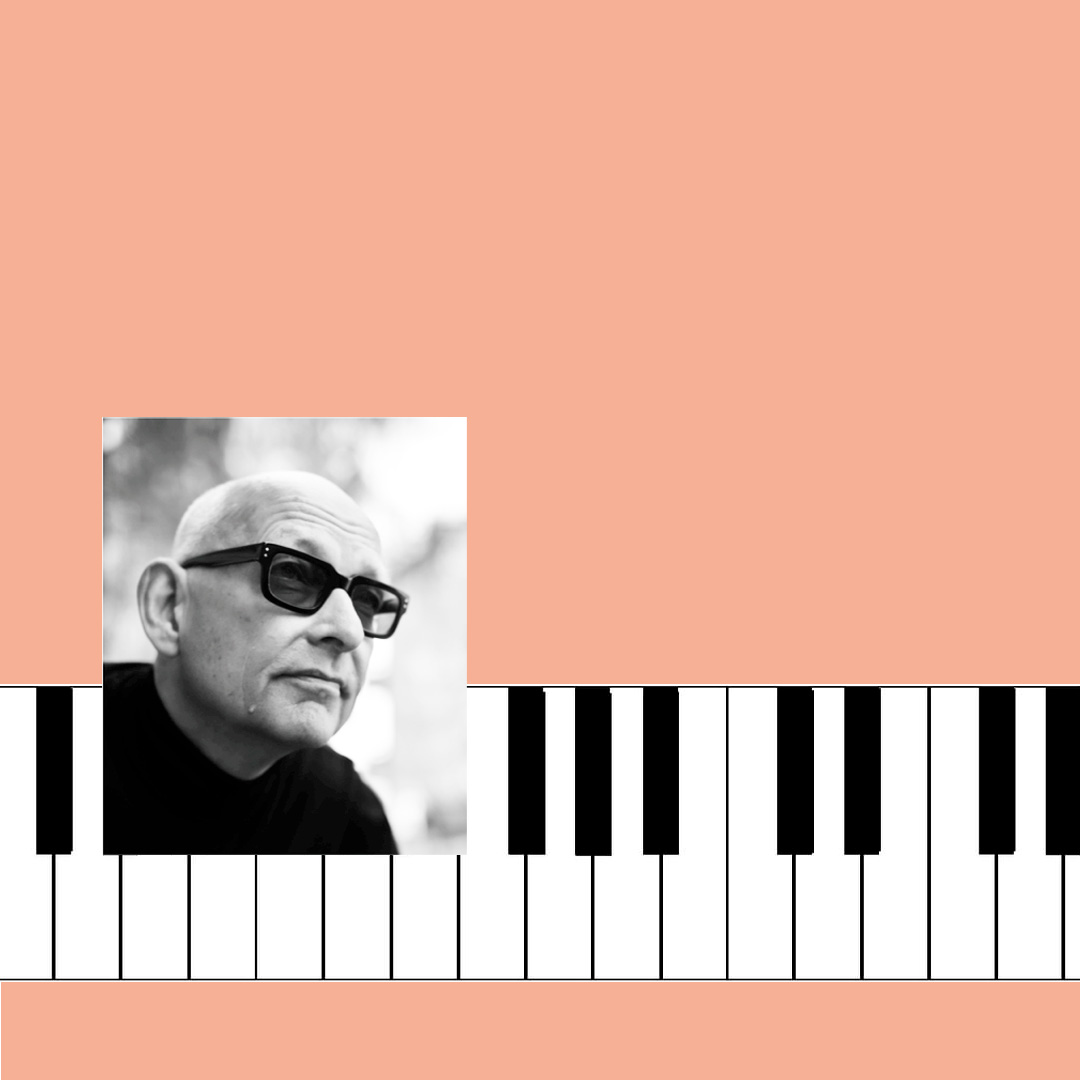 Porträttbild på man med glasögon samt ett pianoklaviatur.