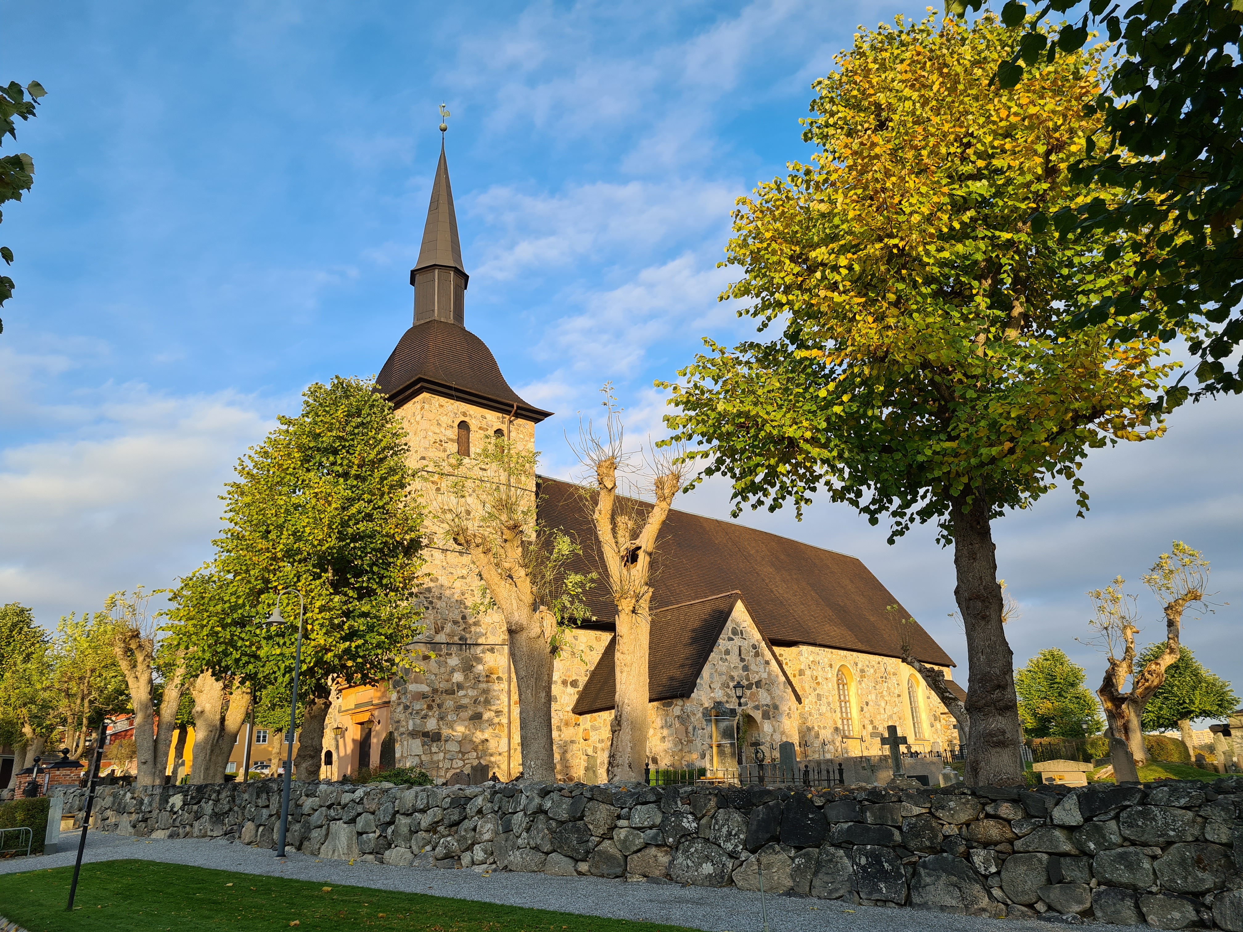 Botkyrka kyrka sommar