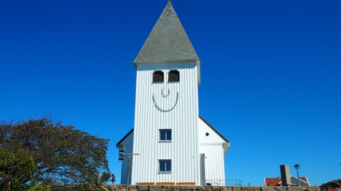 Skärhamns kyrka med leendet