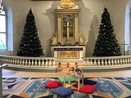 Altaret i Stenkyrka vid jul