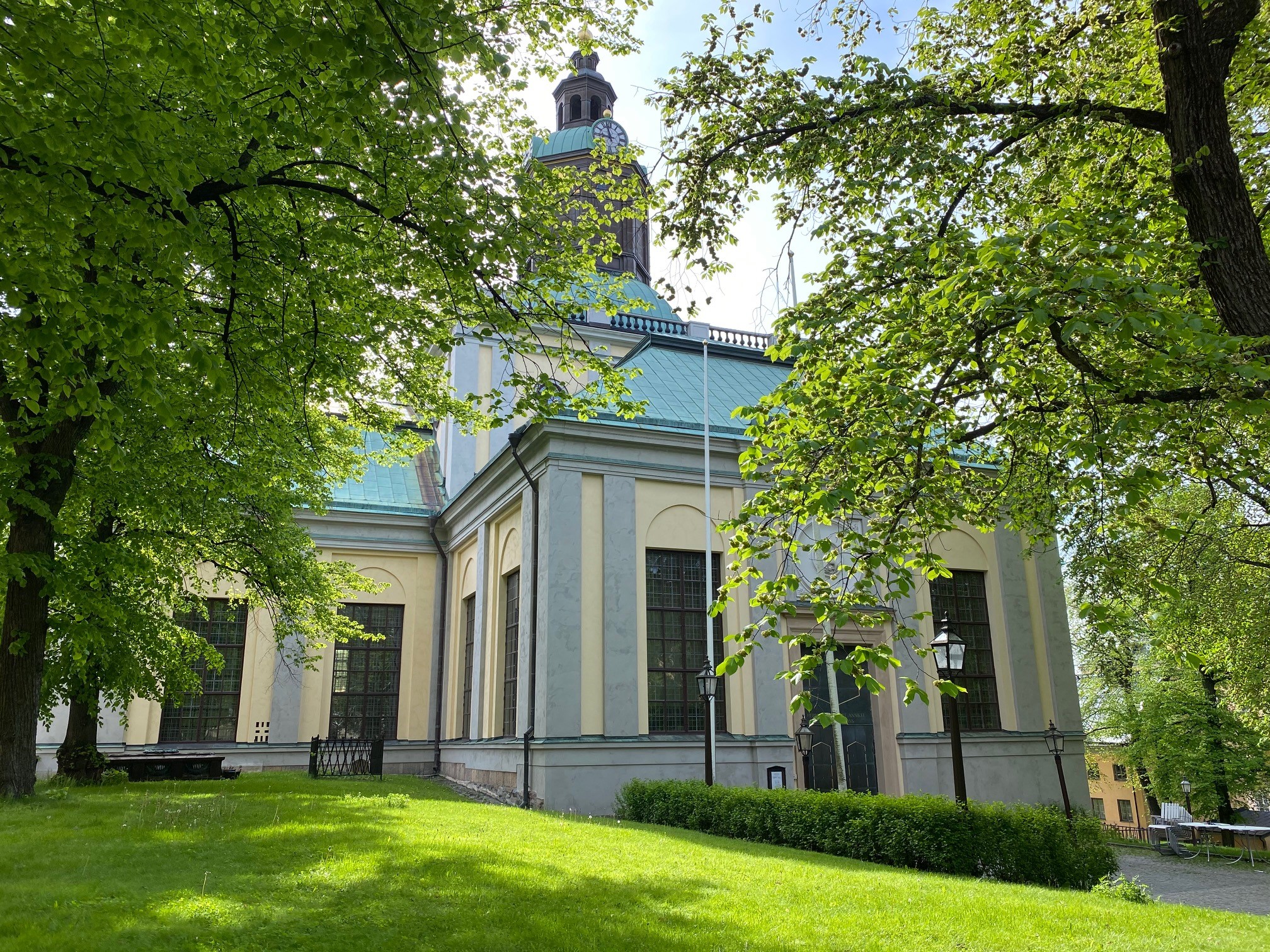 Visning av kyrkan i sommar