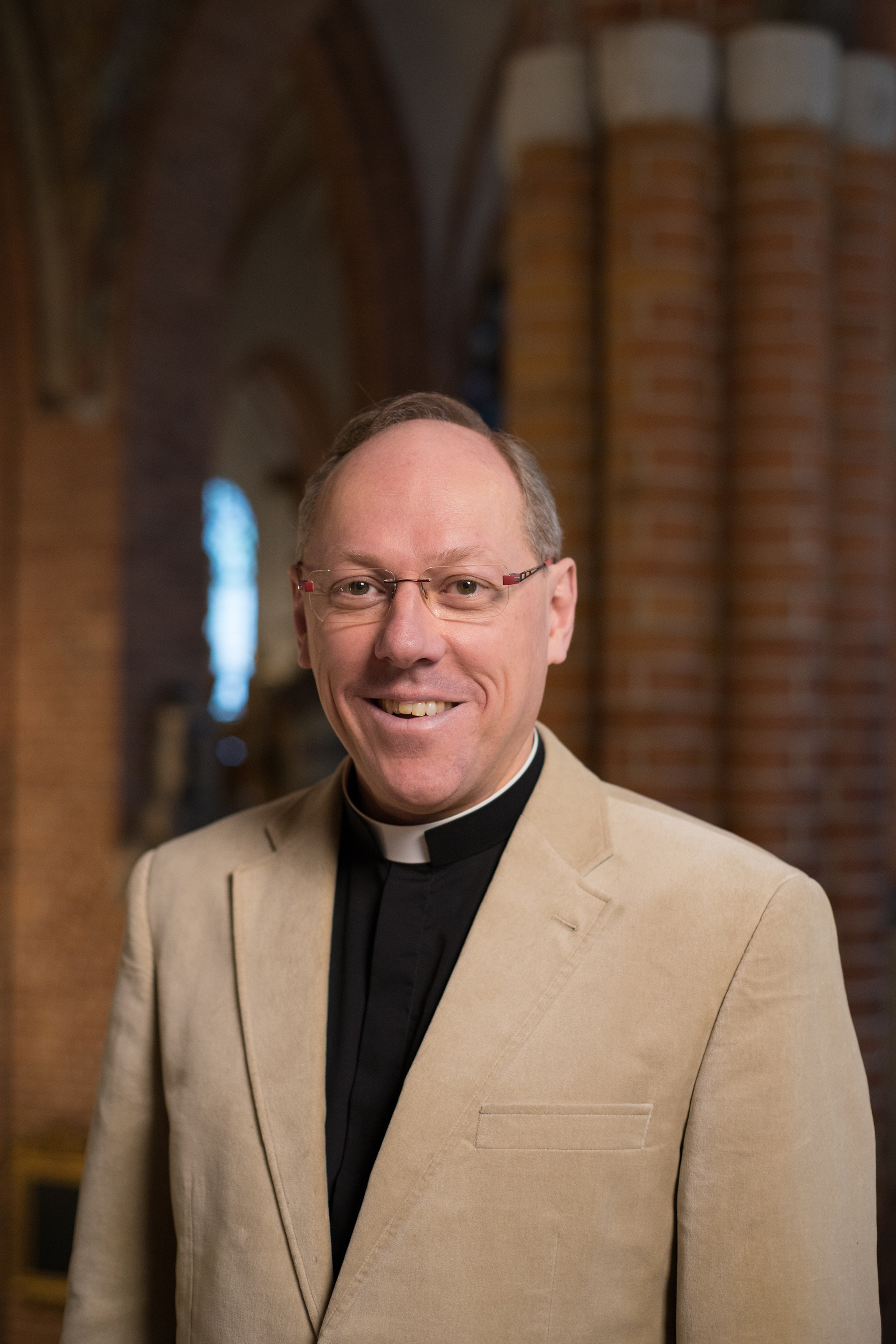 Församlingens präst Ulf Lindgren föreläser om Bibeln.