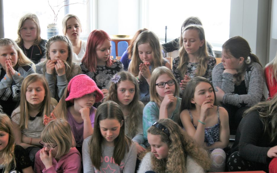 Veckoslutet 23-24 april 2015 träffades barnkörerna i Krokoms kyrka på läger, körövning och mässa med musikalen BARA VARA BARN som final.