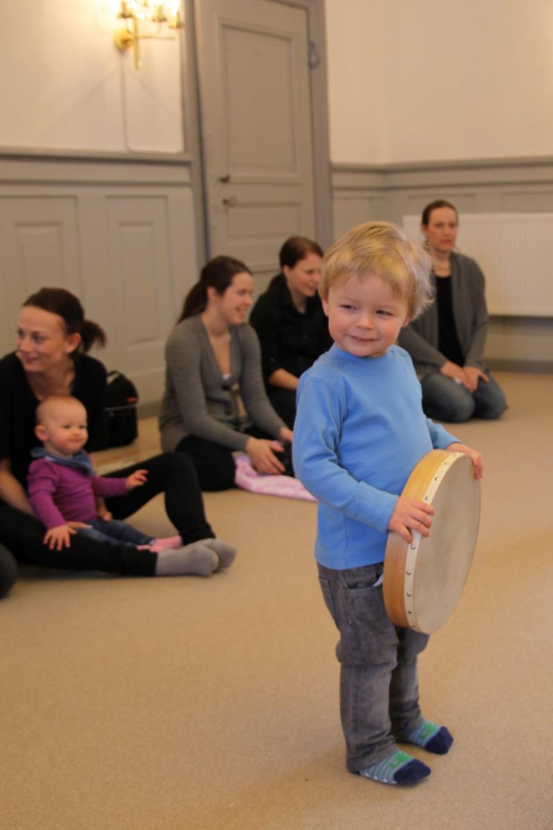 Sångstund i Västra Vingåkers kyrka