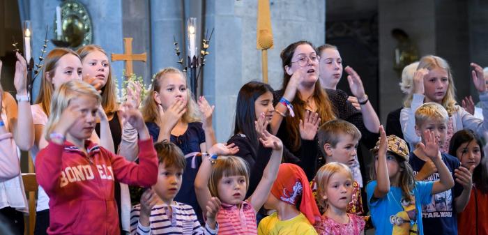 SÖNDAG 8 NOVEMBER 11.00 i Nora kyrka. Familjegudstjänst på fars dag med barngrupperna som medverkar med sång och textläsning. Vi avslutar med lite kyrkfika. Om extra coronarestriktioner fortfarande gäller är vi utomhus. Välkommen!
