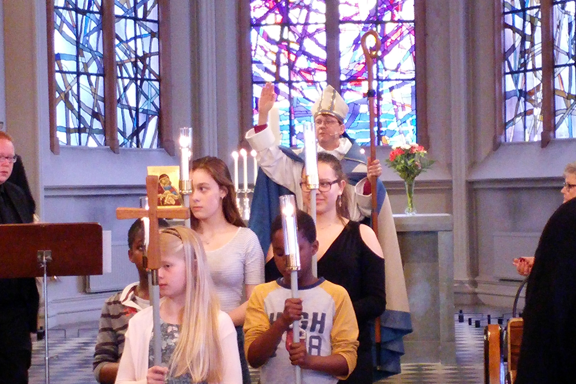 Herrens välsignelse förmedlades av biskop Johan vid festmässan som avslutade biskopsvisitationen i Bara kontrakt 2016.