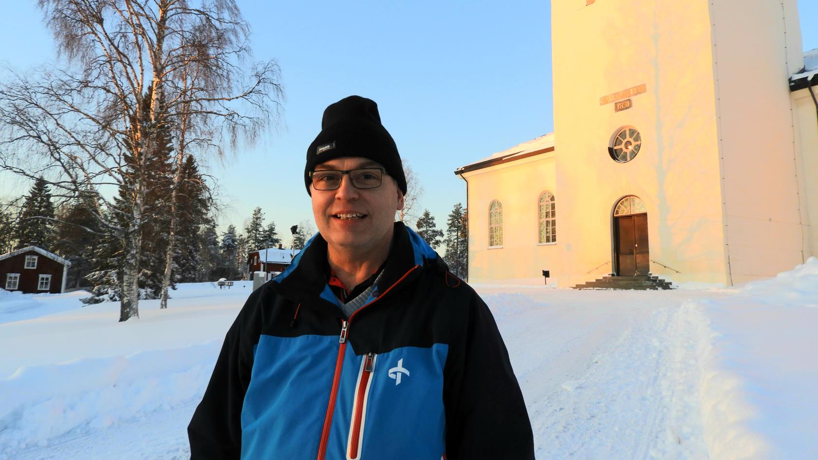 Carl-Sören Edfast har tillträtt på den nya tjänsten som omfattar arbetsledarskap för kyrkogårdarna samt IT och fastigheter.