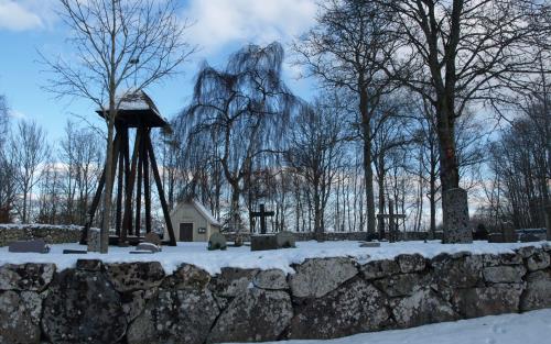 Dänningelanda kyrkogård
