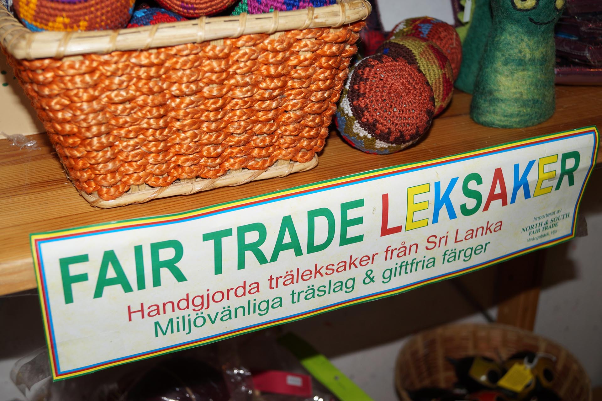 Varor i Rättvisebutiken i Gunnarsbyn.