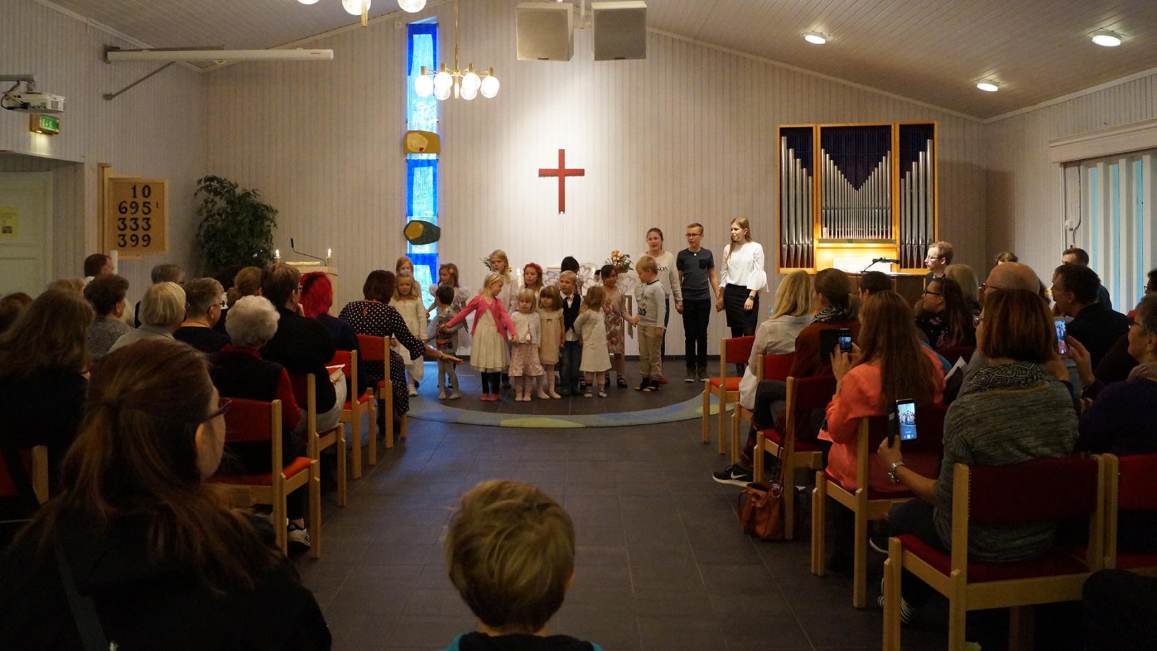 Matteuskyrkans barnkörer sjöng under Jubileumsmässan.