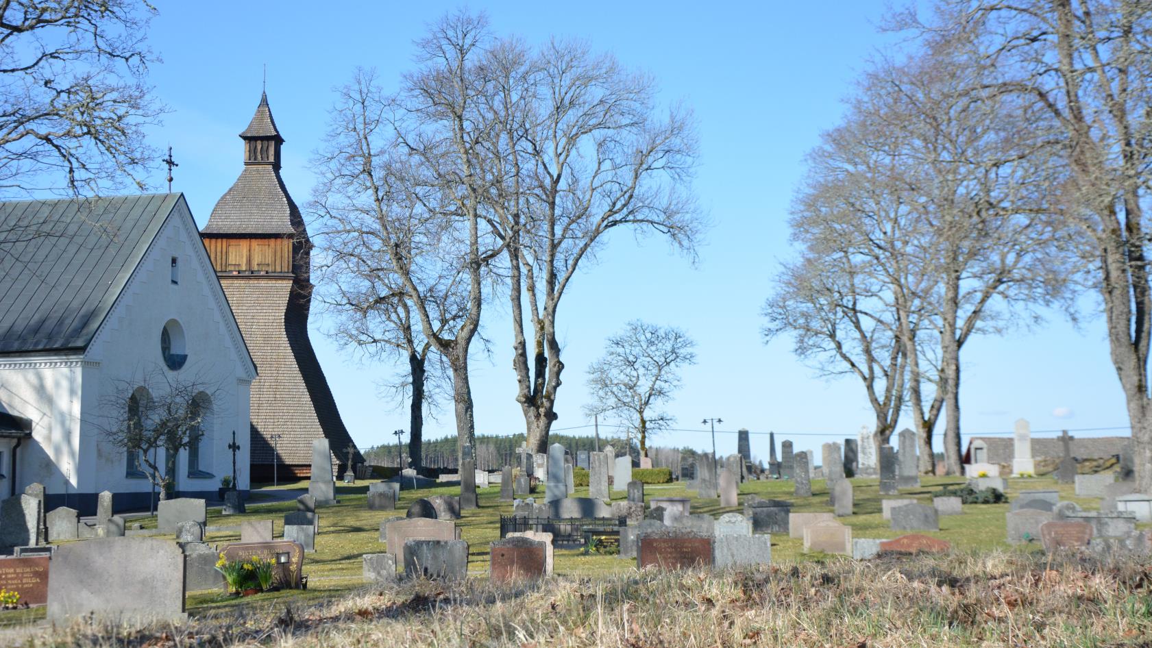 Gamla kyrkogården vid Vittinge kyrka.