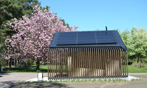 Nu har de nya byggnaderna på Norra kyrkogården fått solceller på sina tak -- ett steg i riktning mot att Begravningsverksamheten blir helt fossilfri.