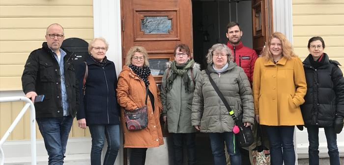 Denna tid är oförutsägbar. Ovisshet och oro gör oss sårbara. Därför är det skönt att ha någon att tala med. Svenska kyrkans diakoni kan hjälpa dig på olika sätt.