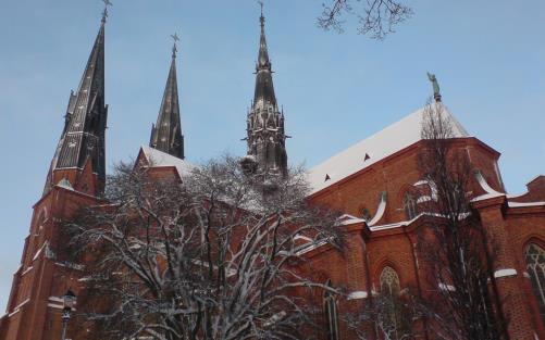 Uppsala domkyrka i snö