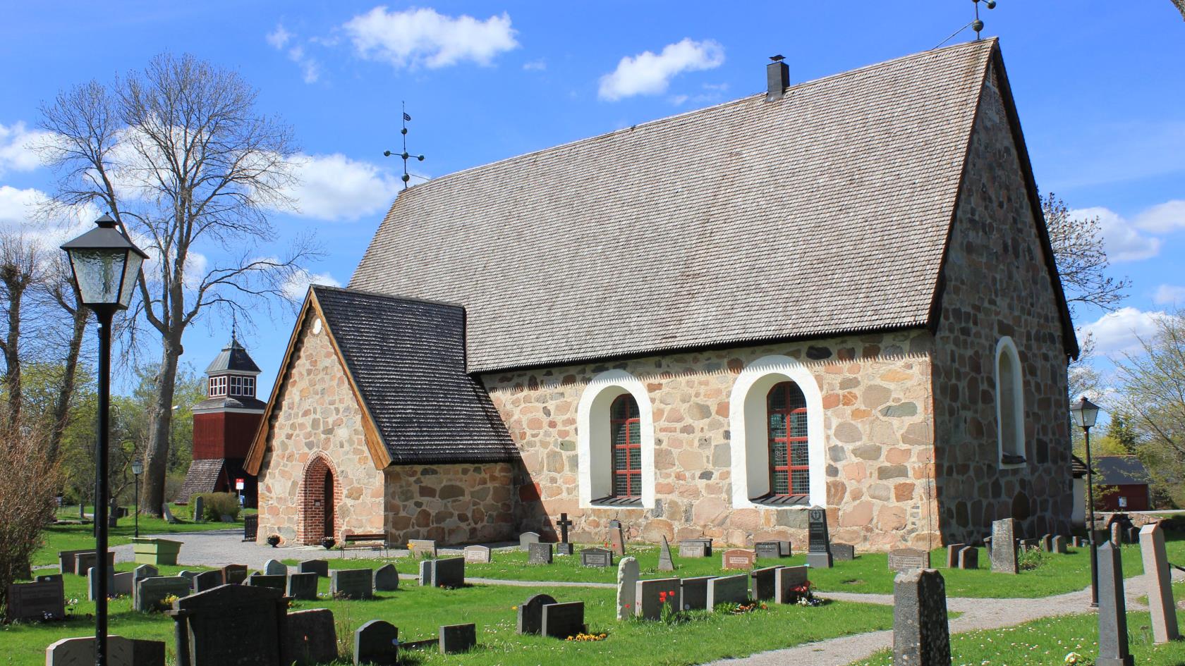 Edebo kyrka i det lilla samhället utanför Hallstavik