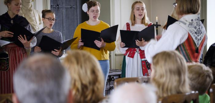 Välkommen att sjunga i någon av kyrkans körer! I Svenska kyrkan Falun finns körer för barn, unga och vuxna. Eller så föredrar du att lyssna. Församlingarna erbjuder ett stort och varierat utbud av musikgudstjänster och konserter under hela året, de flesta med fri entré.