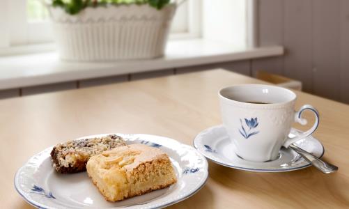 ONSDAGAR 10.30-12.30 i församlingshemmet. Nu är onsdagsträffarna igång igen! Fika, prat och umgänge i stora salen med coronaanpassning verkar vara det som passar våra besökare bäst, så därför träffas vi i församlingshemmet framöver. Du får gärna vara med och bestämma vad vi ska göra! Vi ses i församlingshemmet!