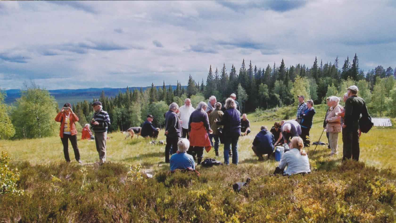 Deltagare i 2012 års seminarium om skogsfinska begravningstraditioner samlade på Finnberget. 