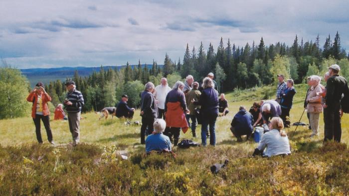 Deltagare i 2012 års seminarium om skogsfinska begravningstraditioner på Finnberget. 