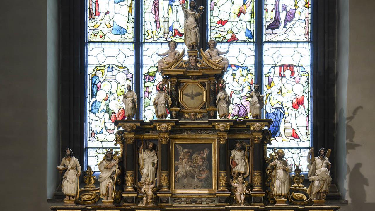 Bilden visar altaret och altaruppsatsen i S:t Nicolai kyrka i Örebro.