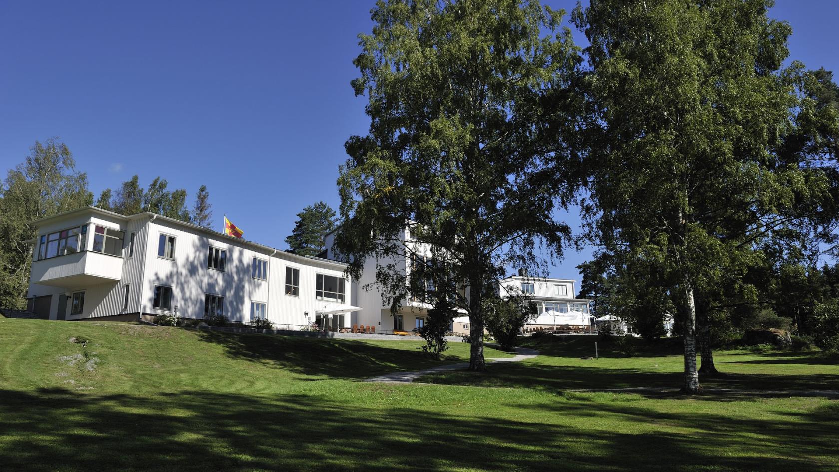Kurs- och konferensgården Solliden ligger vackert vid sjön Långens strand.