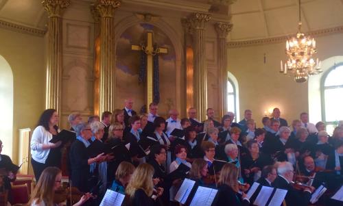Kören som sjunger Gloria av Vivaldi