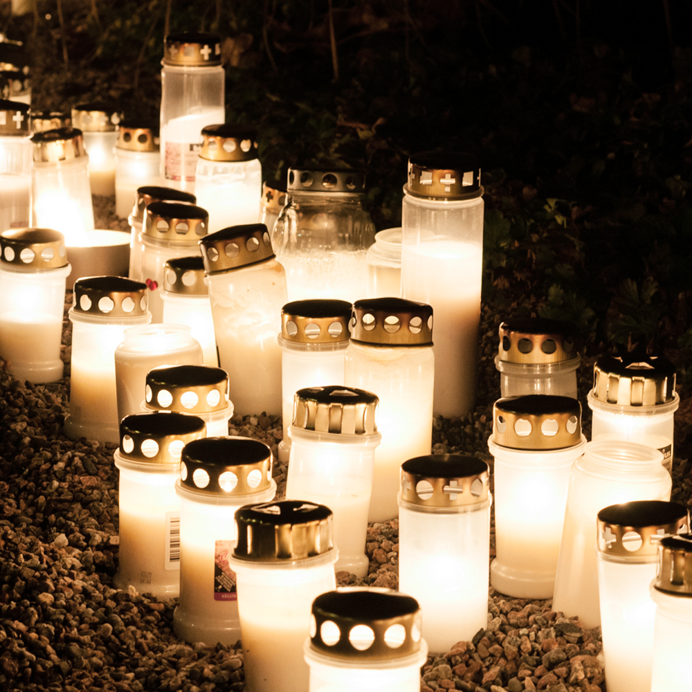 Traditionen att tända ljus vid Alla helgon har vuxit sig stark – något som kampanjen #taenminut fångar upp. 