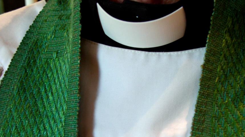 Prästklädsel för att symbolisera gudstjänsten.  
