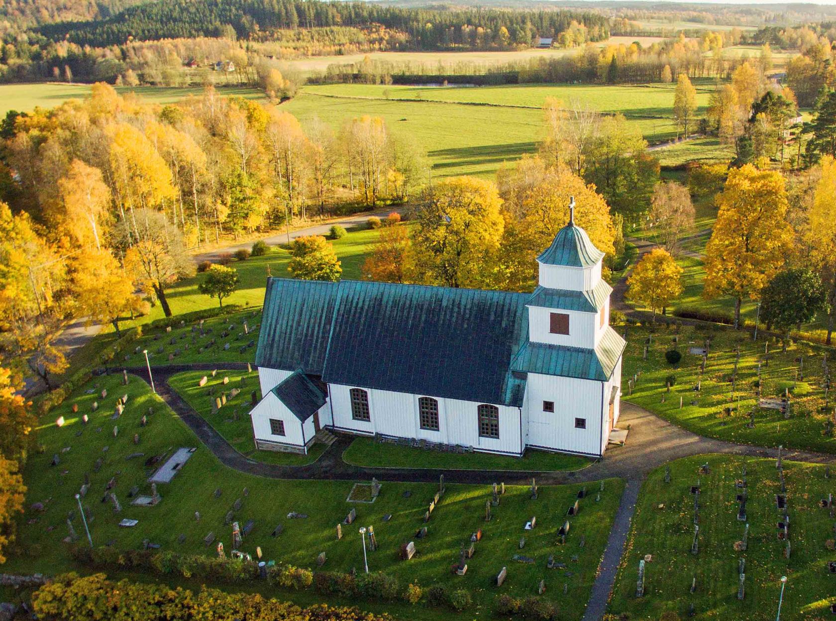 Gunnarps kyrka från ovan