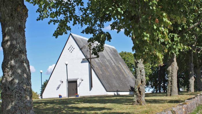 Hällums kyrka. Ej längre i församlingens ägo.