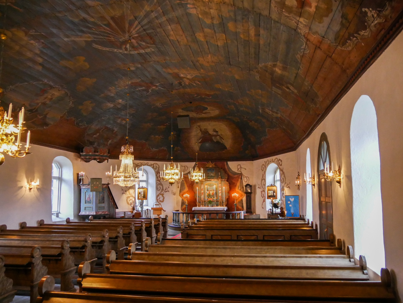 Interiör Hajoms kyrka