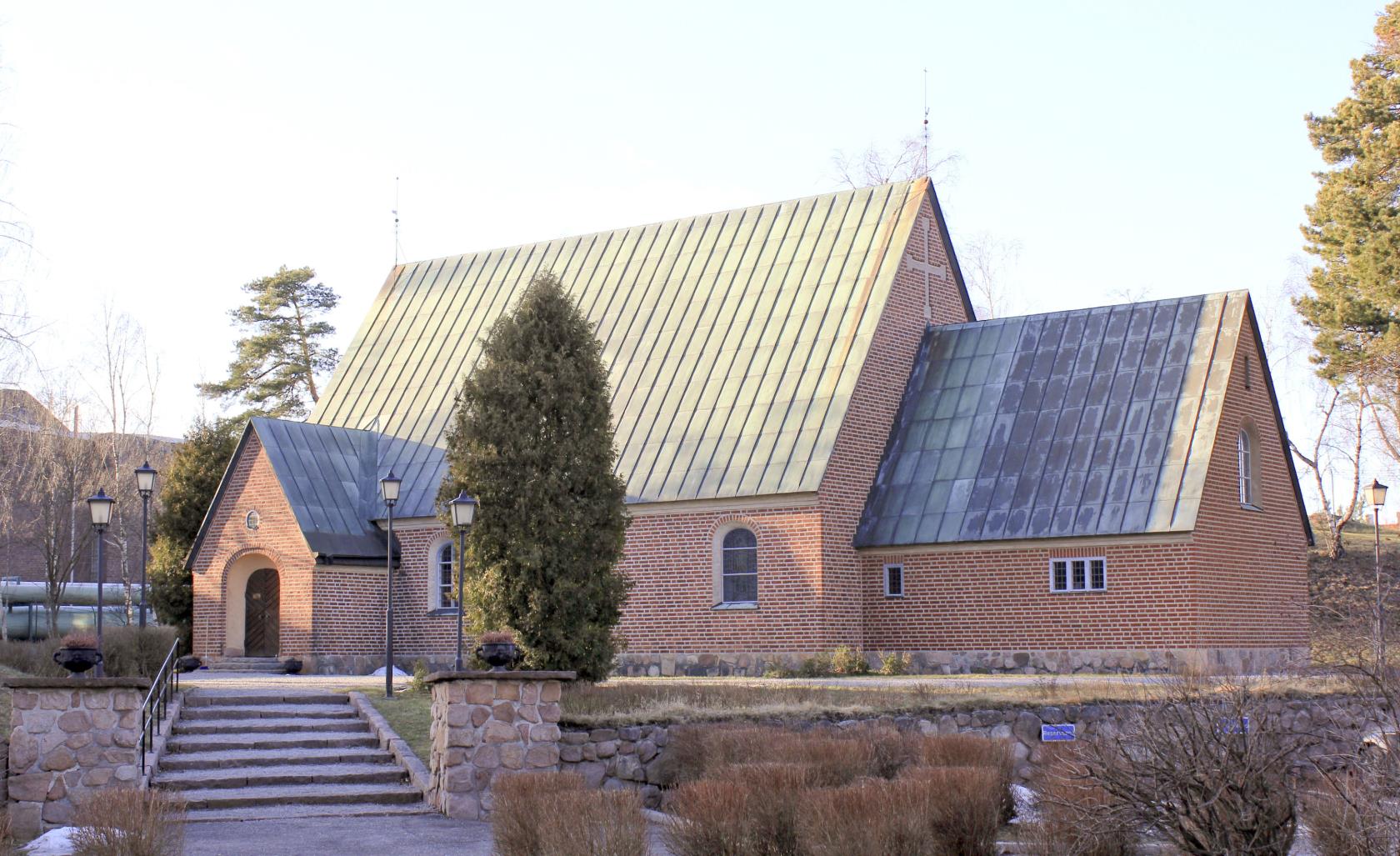 Hallstaviks kyrka ligger nära Hallsta pappersbruk