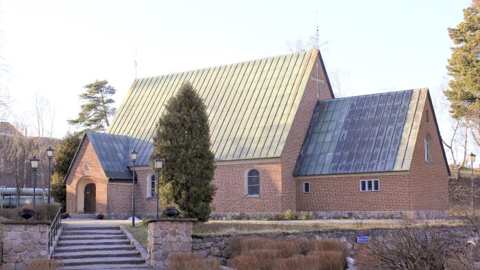 Hallstaviks kyrka ligger nära Hallsta pappersbruk