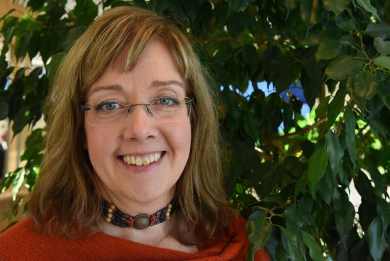 Helena Olofsson, ekologisk bonde, arrangerar kulturvandringar.