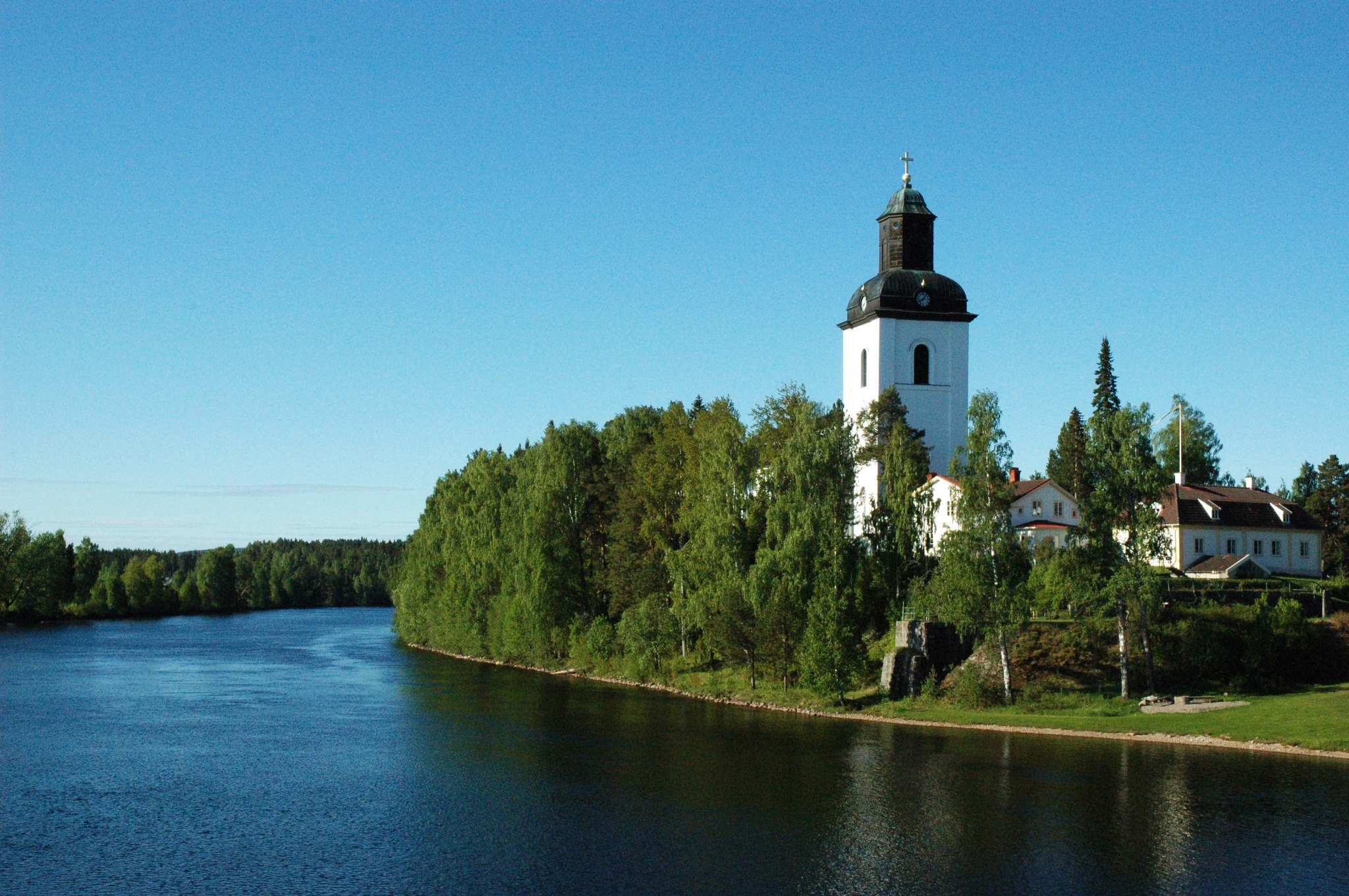 Kyrkön med Järvsö kyrka
