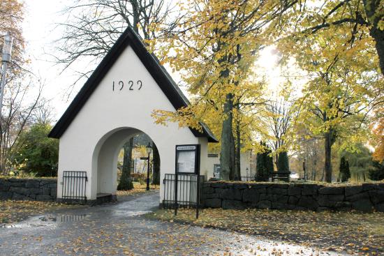 Stigluckan (kyrkogårdsgrinden) vid Järfälla kyrkogårds norra del