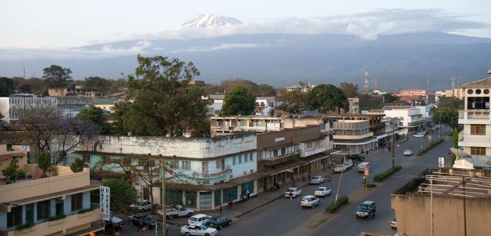 Moshi är en stad i norra Tanzania, omgiven av många byar och belägen vid berget Kilimanjaros fot. Här har vi vänförsamlingar med vilka vi utbyter tankar, idéer och erfarenheter. Danderyds församling driver också en rad olika projekt för att stödja bland annat skolor och mejeri i området.