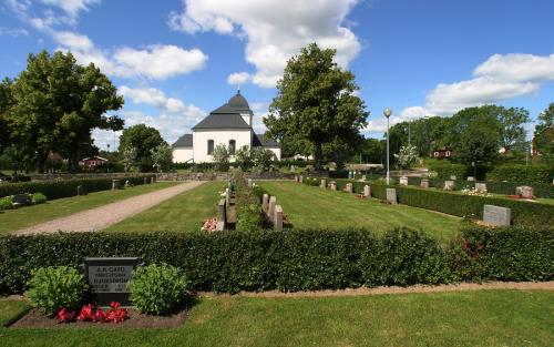 Kimstad kyrkogård