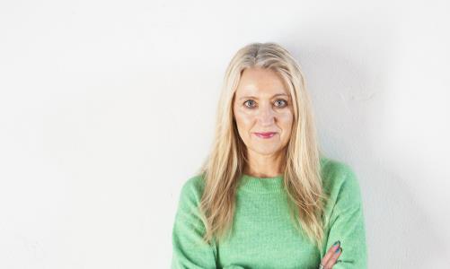 "Nästan alla barn vill i någon ålder ha en hund. Det verkar ingår i ett barns utveckling. Förresten behöver det inte vara en hund, en ko går bra, en get? Kanske en hamster, bara det är ett djur."
(ur Våga juni 2020)