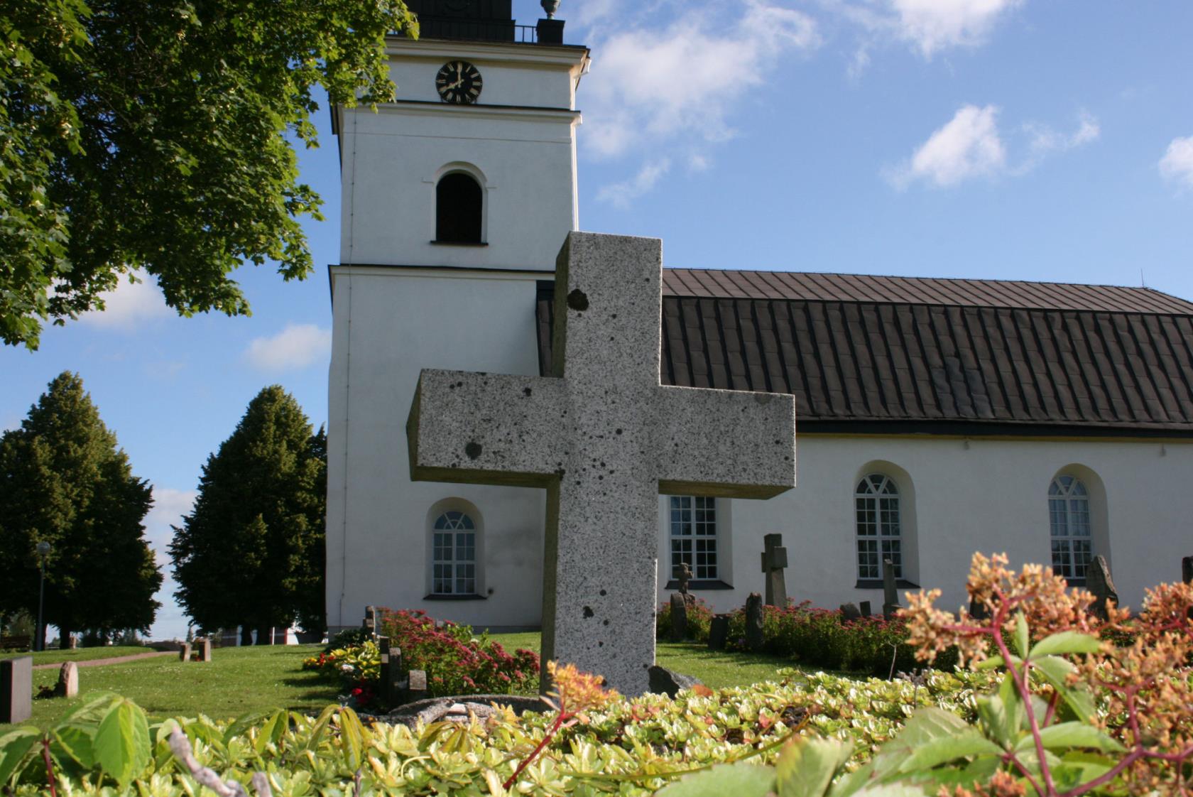 Kolbäcks kyrka är en av fem kyrkor församlingen. Kyrkan ligger där Kolbäcksån formar en s-kurva.