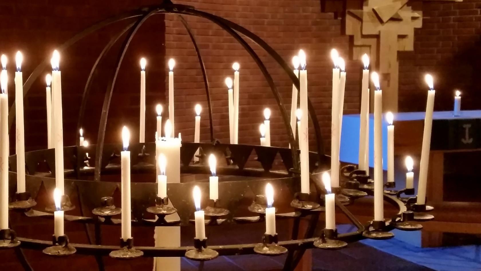 Ljusbärare och koret i Kristinedalkyrkan