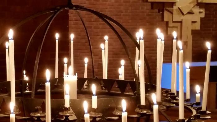 Ljusbärare och koret i Kristinedalkyrkan