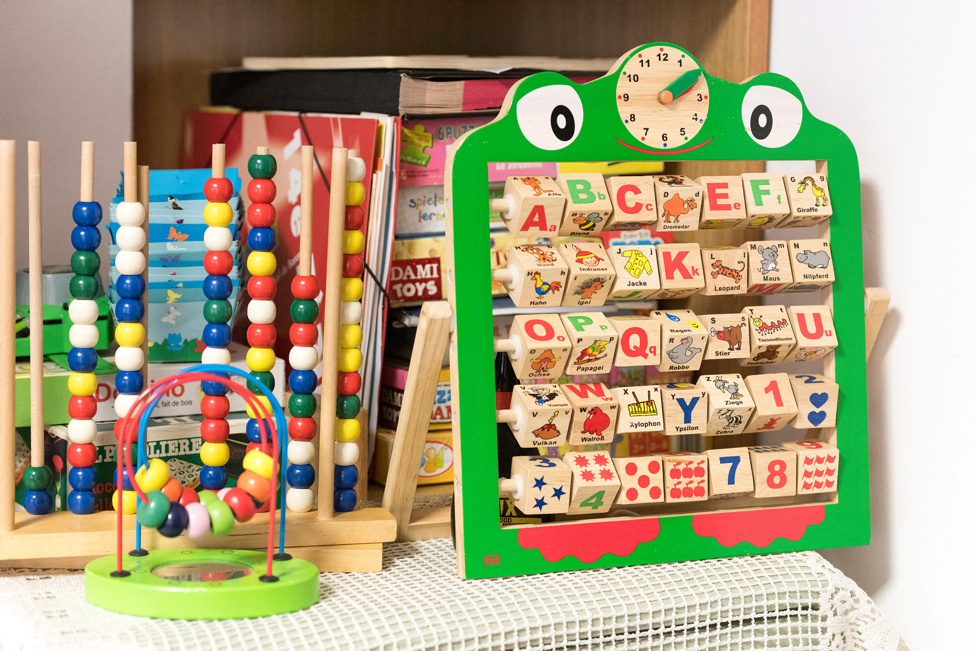 Spel och kulram på en förskola. 