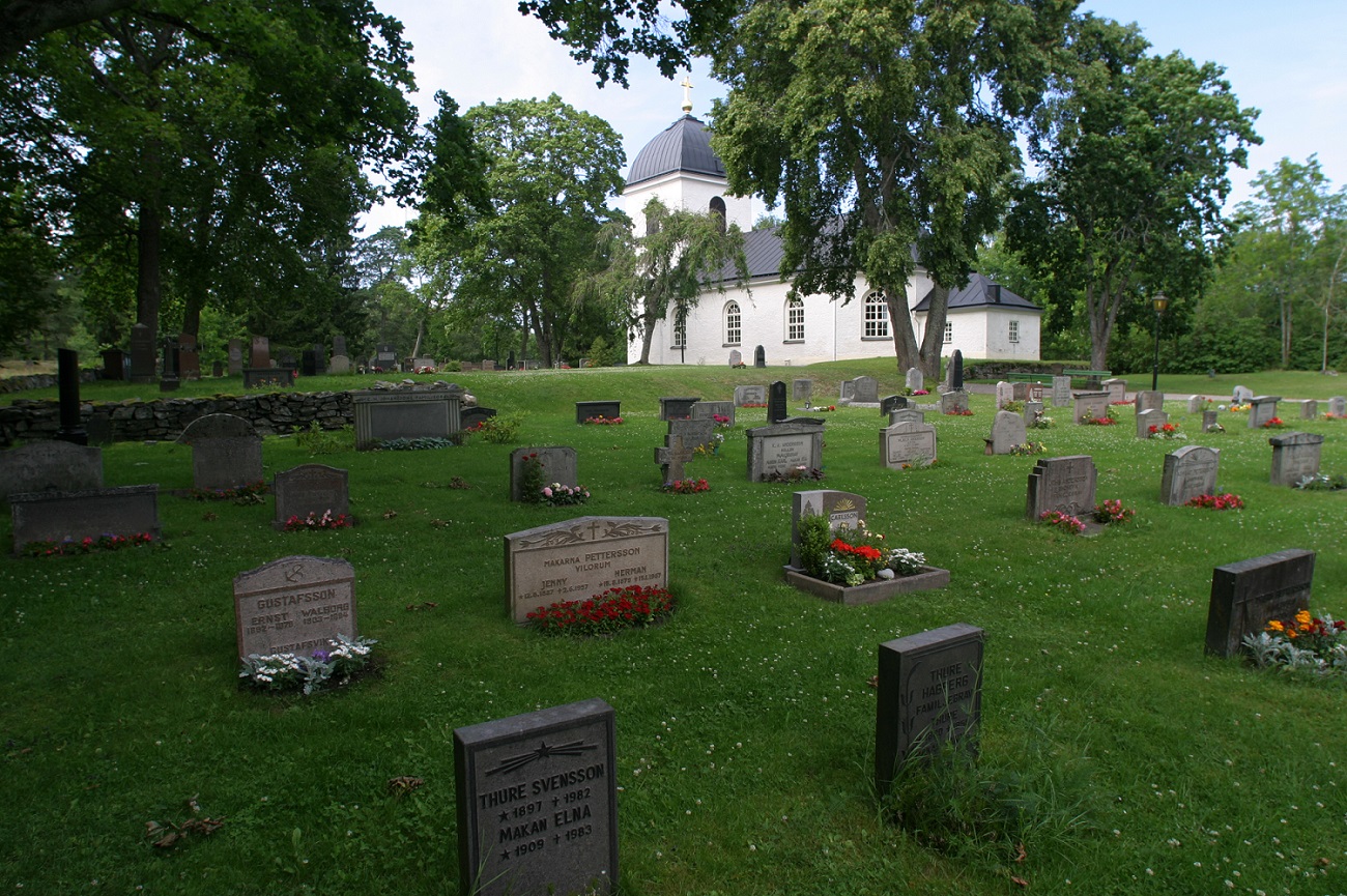 Kvarsebo kyrkogård