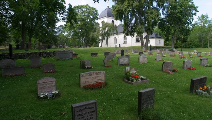 Kvarsebo kyrkogård