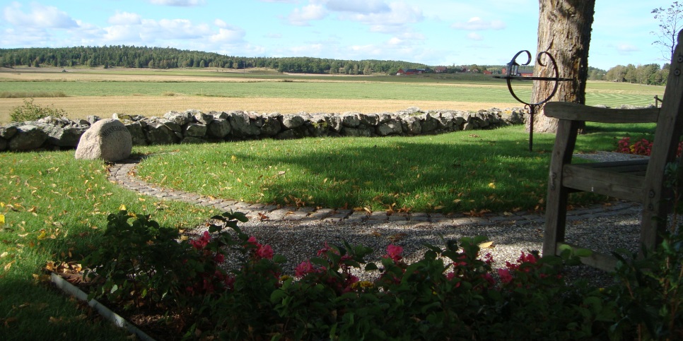 Ett plant vackert landskap, sett från Markims kyrkogård och minneslund
