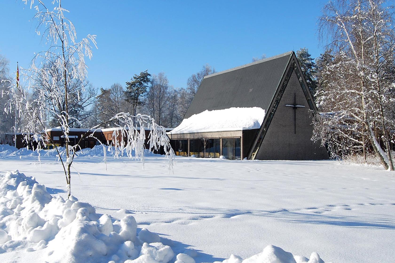 Trollhättans kyrka vinter