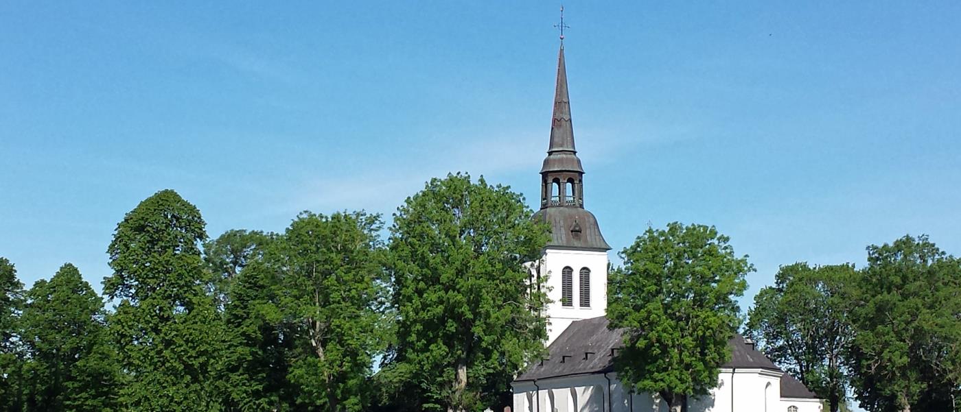 Lunda kyrka sommar